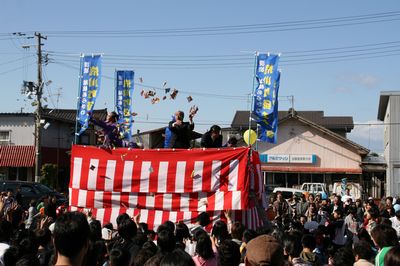 産業祭もちまき風景.jpg