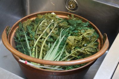 銅鍋の中の大根菜.jpg
