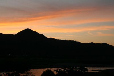 朝焼けの荒川.jpg