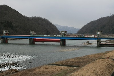 荒川頭首工ゲート.jpg