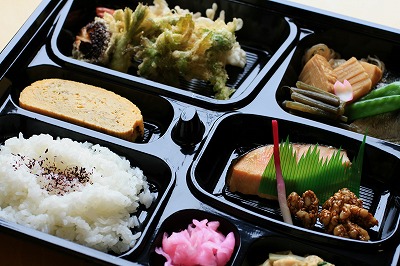 仕出し弁当.jpg