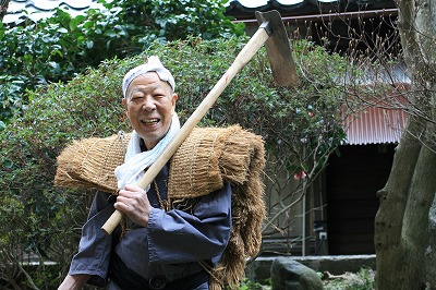 野良着姿の慎三さん.jpg