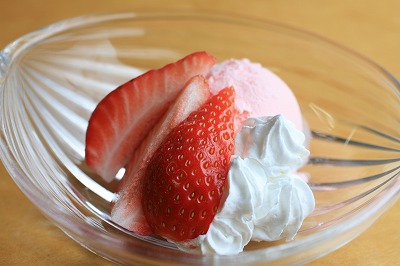 イチゴとアイスクリーム.jpg