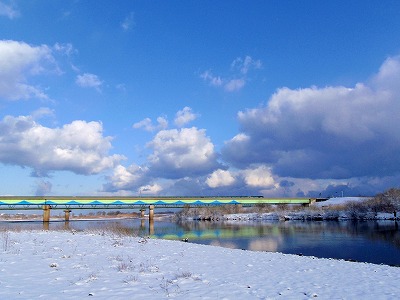 雪の荒川.jpg