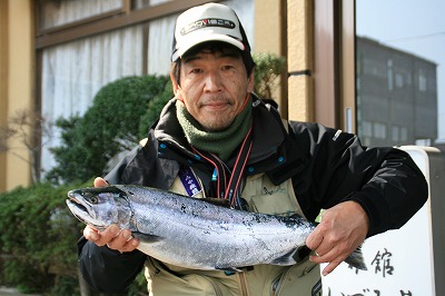 マコトいづみや旅館玄関にて.jpg