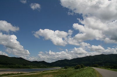 荒川の青空.jpg