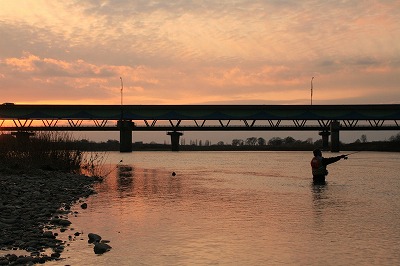 夕暮れの荒川.jpg