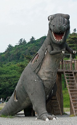 恐竜の滑り台.jpg